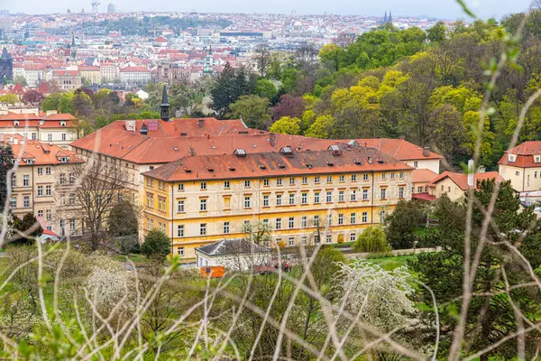 Prag Çek Cumhuriyeti 26 Nisan 2022. Şehrin mimarisi..