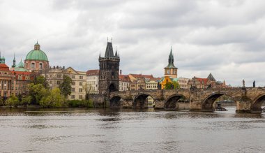 Prag Çek Cumhuriyeti 26 Nisan 2022. Şehrin mimarisi..