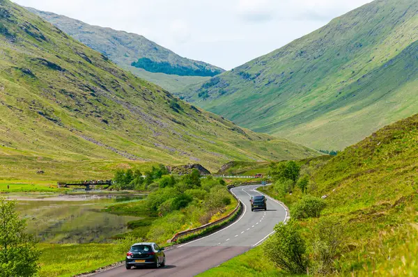 4 Haziran 2022 Glencoe İskoçya Birleşik Krallık. Güneşli bir günde güzel bir manzara.