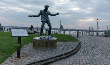 22 Mart 2022. Liverpool Birleşik Krallığı. Mersey Nehri 'nin mimari manzarası