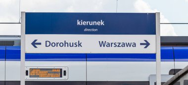 4 Temmuz 2024 Lublin Polonya. Güneşli bir yaz gününde tren istasyonu.