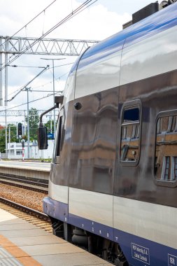 4 Temmuz 2024 Lublin Polonya. Güneşli bir yaz gününde tren istasyonu.