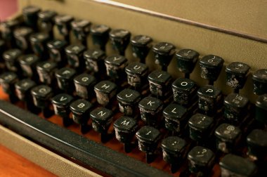 Eski daktilo tuşlarının yakın görüntüsü