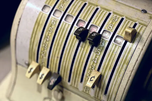 Bir Vintage kontrol yazdırma makinesinin görünümünü kapat