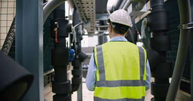 İnşaat mühendisi, inşaat alanındaki hava sistemini kontrol etmek için havalandırma, soğutma, soğutma, soğutma, soğutma, soğutma, soğutma, soğutma ve büyük endüstriyel binaları kontrol ediyor.