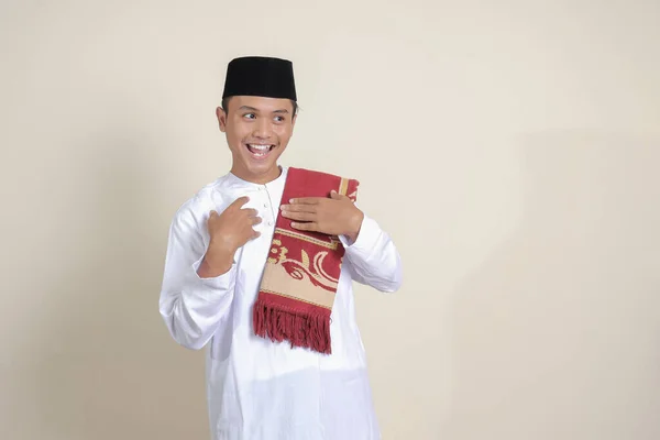 Portret Van Aantrekkelijke Aziatische Moslim Man Wit Shirt Die Handen — Stockfoto