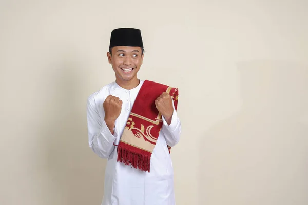 Portret Van Een Aantrekkelijke Aziatische Moslim Man Wit Shirt Die — Stockfoto