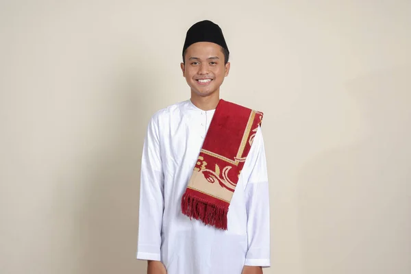 Retrato Del Atractivo Hombre Musulmán Asiático Camisa Blanca Sintiéndose Seguro — Foto de Stock