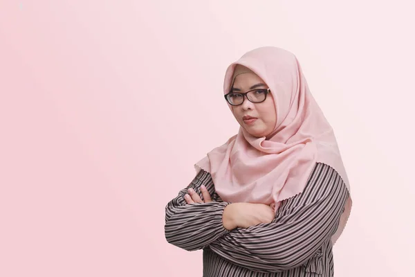 Potret Wanita Pengusaha Asia Yang Percaya Diri Dengan Hijab Menjaga — Stok Foto