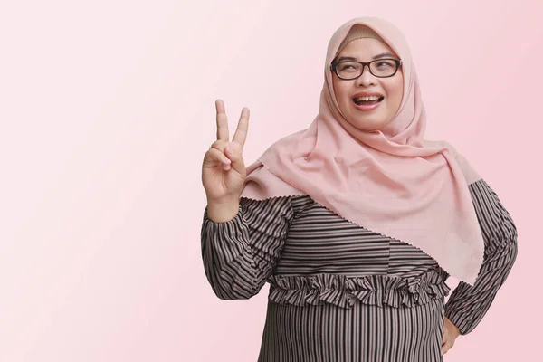 Potret Wanita Asia Ceria Dengan Hijab Mengolok Olok Wajah Dengan — Stok Foto