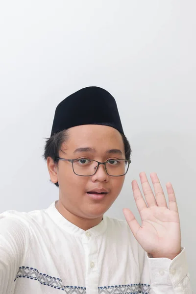 Portrait Jeune Homme Musulman Asiatique Souriant Prenant Une Photo Lui — Photo