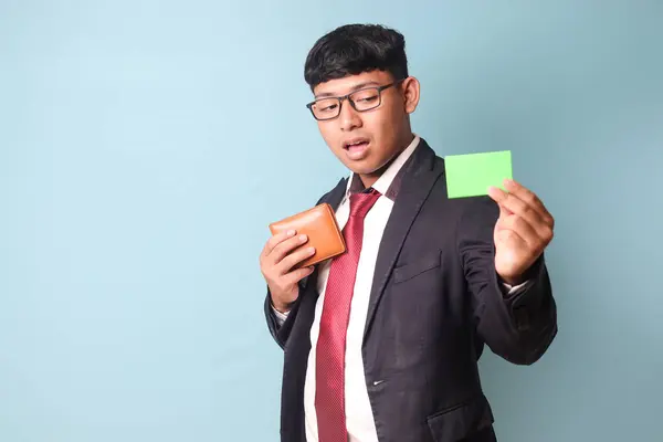 Porträtt Ung Asiatisk Affärsman Avslappnad Kostym Med Överraskade Uttryck Medan — Stockfoto