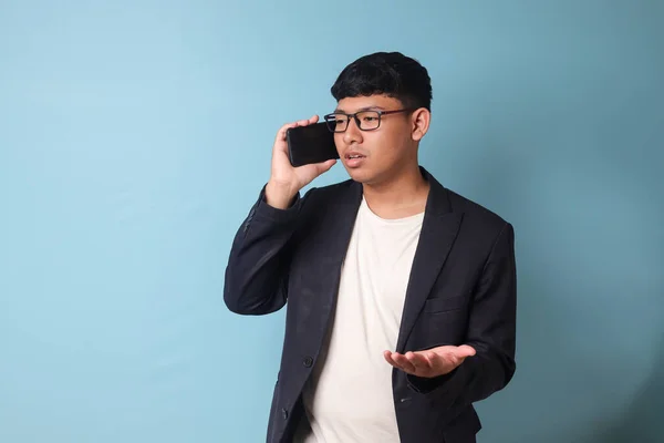 Porträtt Ung Asiatisk Affärsman Tillfällig Kostym Som Grälar Med Någon — Stockfoto