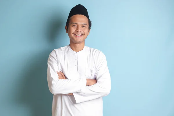 Portrét Věřícího Asiata Košilích Koko Nebo Bílé Muslimské Košili Černé — Stock fotografie
