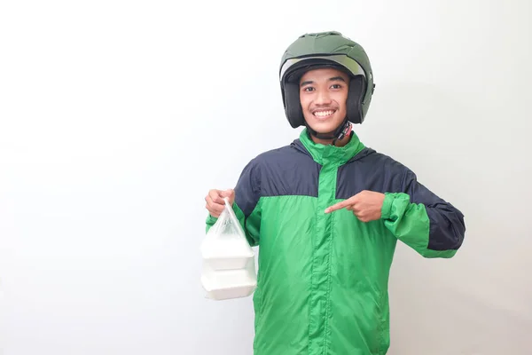 Portrait Asian Online Taxi Driver Mengenakan Jaket Hijau Dan Helm — Stok Foto