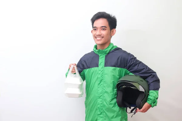 Portrait Asian Online Taxi Driver Mengenakan Jaket Hijau Dan Helm — Stok Foto
