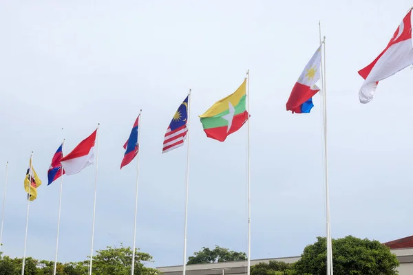 Flagi Stowarzyszenia Narodów Azji Południowo Wschodniej Czyste Błękitne Niebo — Zdjęcie stockowe