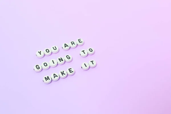 Zitate Aus Perlen Auf Pastellfarbenem Hintergrund Der Draufsicht Von You — Stockfoto