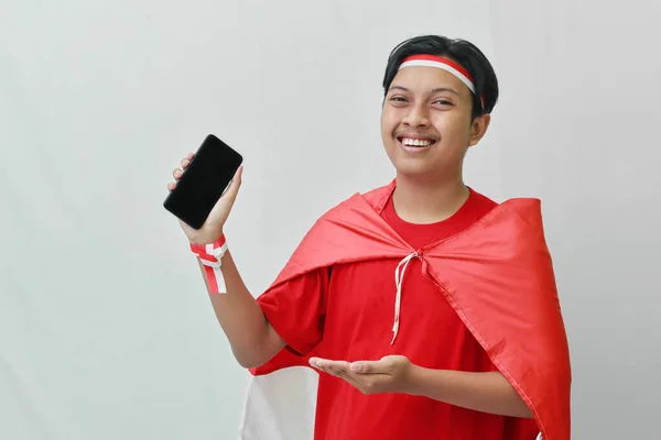 Portret Atrakcyjnego Azjaty Shircie Czerwoną Białą Wstążką Głowie Flagą Ramieniu — Zdjęcie stockowe