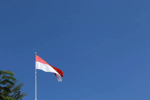 Agosto 1945 Bandiera Indonesiana Sullo Sfondo Del Cielo Giorno Indipendenza — Foto Stock