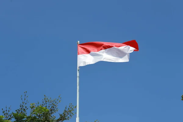 Agosto 1945 Bandeira Indonésia Contra Fundo Céu Conceito Dia Independência — Fotografia de Stock