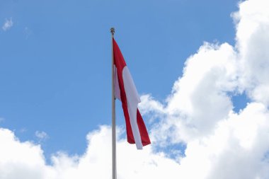 17 Ağustos 1945, Endonezya bayrağı gökyüzü arka planında. Bağımsızlık Günü kavramı