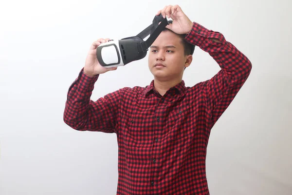 Portrait Homme Asiatique Chemise Carreaux Rouge Préparant Utilisant Réalité Virtuelle — Photo