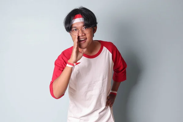 Retrato Atraente Homem Asiático Shirt Com Fita Vermelha Branca Cabeça — Fotografia de Stock