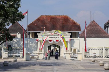 Benteng Vreadburg Müzesi, Endonezya tarihinin koloni döneminde sergilendiği bir müzedir. Malioboro sokağına yakın bir yerde. Yogyakarta, Endonezya - 2 Ağustos 2023