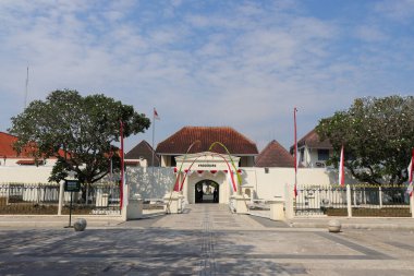 Benteng Vreadburg Müzesi, Endonezya tarihinin koloni döneminde sergilendiği bir müzedir. Malioboro sokağına yakın bir yerde. Yogyakarta, Endonezya - 2 Ağustos 2023