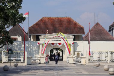 Benteng Vreadburg Müzesi, Endonezya tarihinin koloni döneminde sergilendiği bir müzedir. Malioboro sokağına yakın bir yerde. Yogyakarta, Endonezya - 2 Ağustos 2023