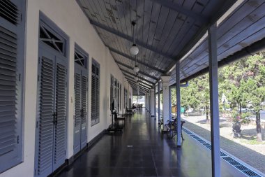 Benteng Vreadburg Müzesi, Endonezya tarihinin koloni döneminde sergilendiği bir müzedir. Malioboro sokağına yakın bir yerde. Yogyakarta, Endonezya - 2 Ağustos 2023