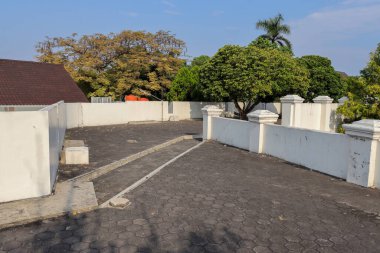 Benteng Vreadburg Müzesi, Endonezya tarihinin koloni döneminde sergilendiği bir müzedir. Malioboro sokağına yakın bir yerde. Yogyakarta, Endonezya - 2 Ağustos 2023