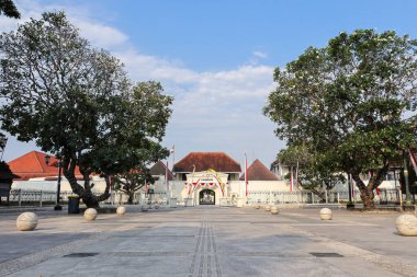 Benteng Vreadburg Müzesi, Endonezya tarihinin koloni döneminde sergilendiği bir müzedir. Malioboro sokağına yakın bir yerde. Yogyakarta, Endonezya - 2 Ağustos 2023