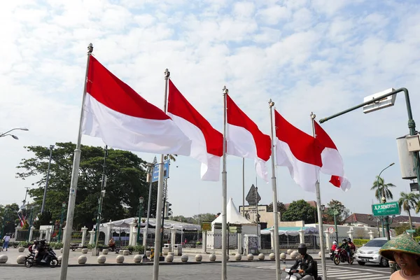 Endonezya Bayrakları Bağımsızlık Gününü Kutlamak Için Malioboro Caddesi Yakınlarındaki Sıfır — Stok fotoğraf