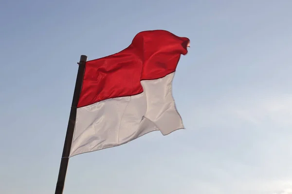 August 1945 Indonesias Flagg Mot Himmelbakgrunnen Begrepet Uavhengighetsdag – stockfoto
