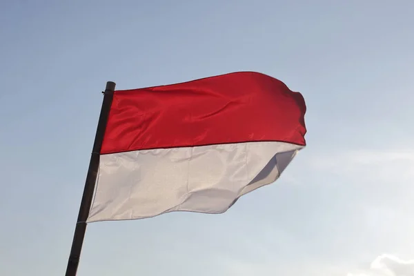 Ağustos 1945 Endonezya Bayrakları Gökyüzü Arka Planında Bağımsızlık Günü Kavramı — Stok fotoğraf