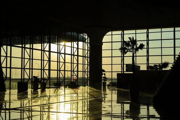 Interior Silueta Del Aeropuerto Durante Amanecer Aeropuerto Internacional Yogyakarta Yia — Foto de Stock