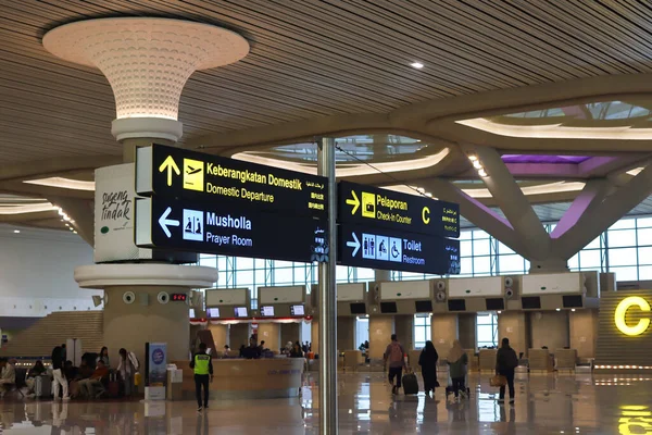 Señal Direccional Aeropuerto Como Información Para Los Pasajeros Aeropuerto Internacional —  Fotos de Stock