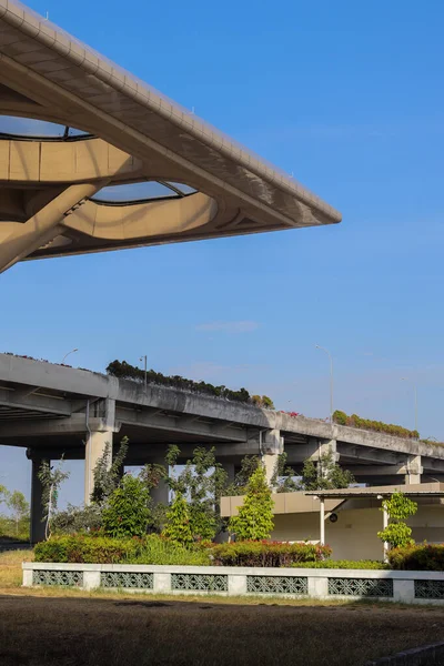 Yogyakarta Uluslararası Havalimanı YIA uluslararası ve yurt içi uçuşlara hizmet veren modern bir tesistir. Hem yurtiçi hem de uluslararası yolcular için hayati bir geçit. Kulon Progo - Endonezya 09 03 2023