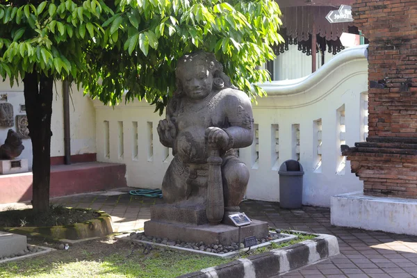 Dwarapala Una Statua Cancello Guardia Della Porta Induismo Buddismo Sotto — Foto Stock