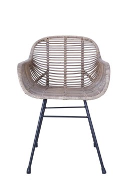 Rattan yapılmış el yapımı hasır sandalye. Beyaz arkaplanda izole edilmiş resim