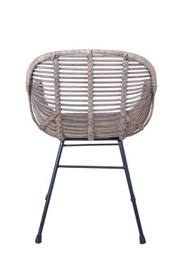 Rattan yapılmış el yapımı hasır sandalye. Beyaz arkaplanda izole edilmiş resim