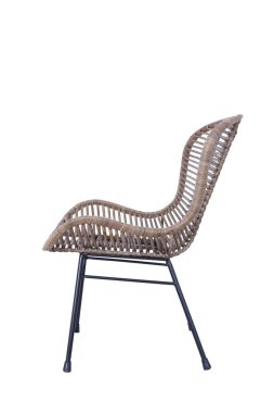 Rattan yapılmış el yapımı hasır sandalye. Beyaz arkaplanda izole edilmiş resim