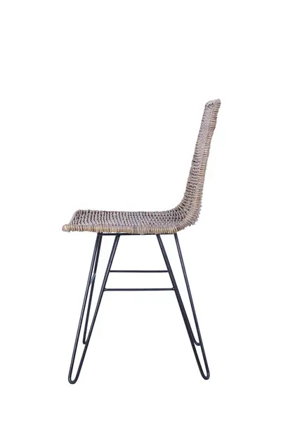 用藤条做的手工柳条椅 白色背景上的孤立图像 — 图库照片