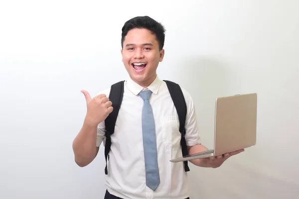 Indonéský Maturitní Student Bílé Košili Uniformu Šedou Kravatou Drží Notebook — Stock fotografie