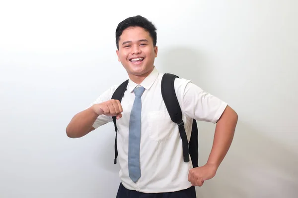 Indonezyjski Student Szkoły Średniej Białym Mundurze Koszuli Szarym Krawatem Pokazującym — Zdjęcie stockowe