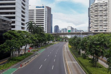 Sudirman caddesinin manzarası, Karet yaya köprüsünün manzarası. Jakarta, Endonezya - 04 01 2025