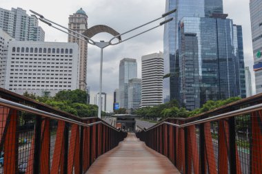Sudirman caddesinin manzarası, Karet yaya köprüsünün manzarası. Jakarta, Endonezya - 04 01 2025