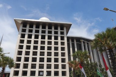 İstiklal Camii 'nin dış görünüşü. Jakarta Endonezya - 04 04 04 2025